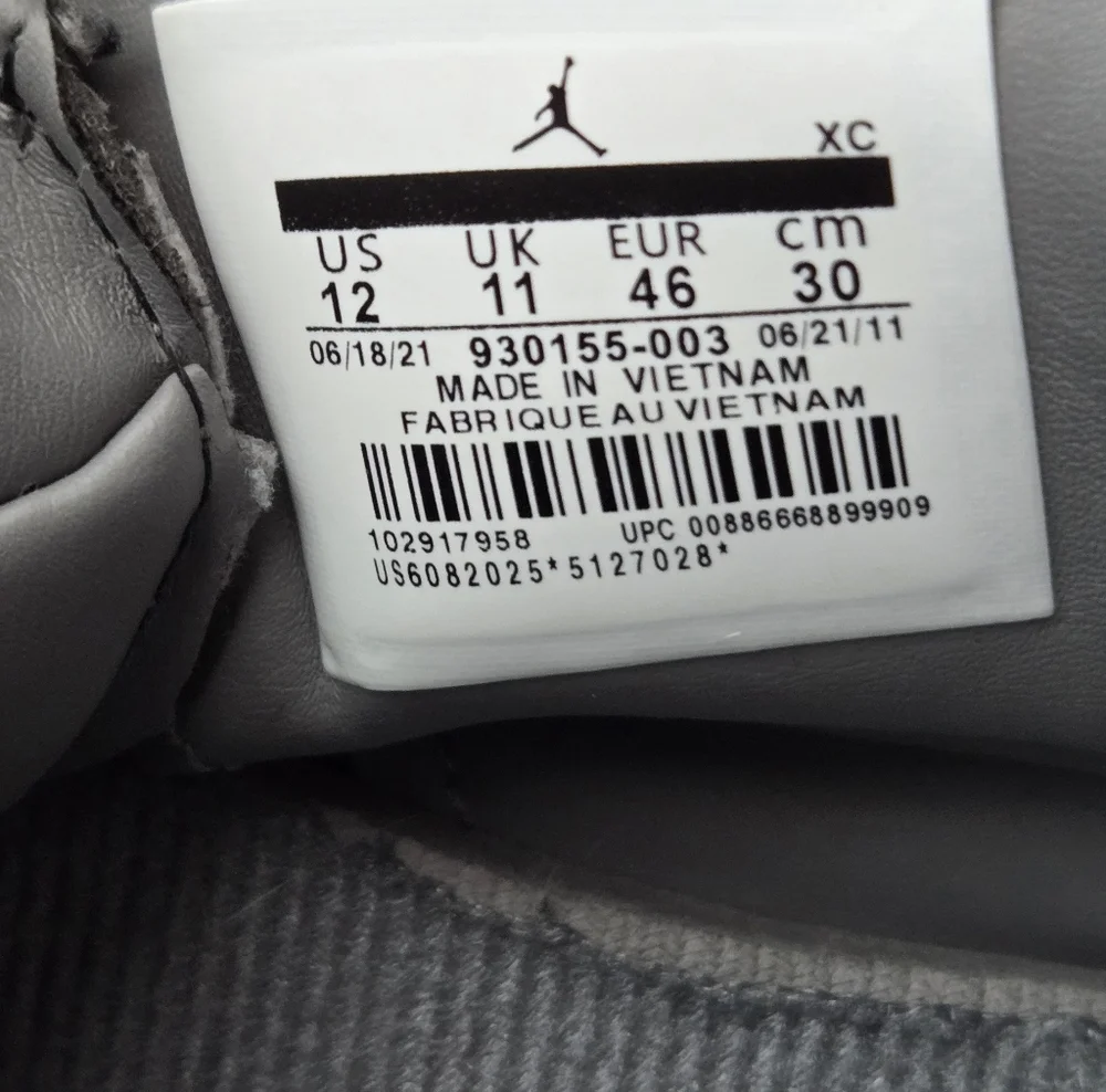 Air Jordan 4 Retro KAWS